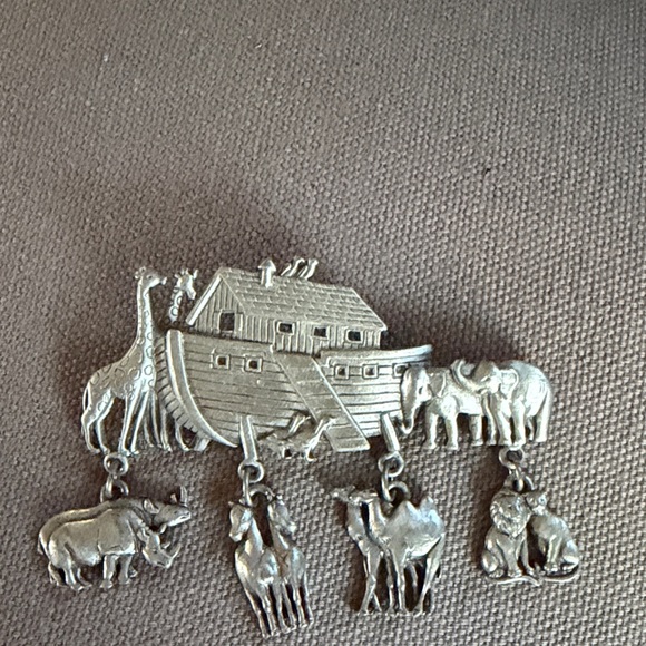 Source Unknown Jewelry - JJ Noah's Ark Brooch